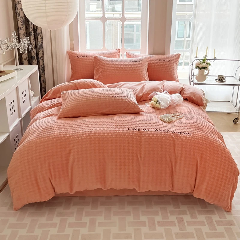 棉语家纺  2023秋冬新品提花牛奶雕花绒四件套-杏橘加厚纯色