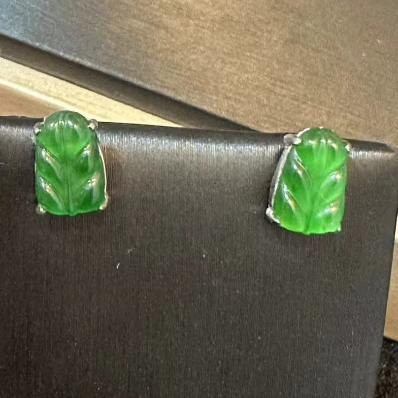 翡翠双色叶子耳钉天然A货翡翠S925银多样性发货翡翠保真基地