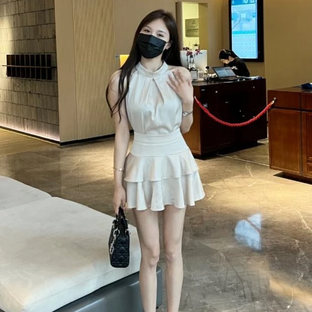 挂脖上衣+辣妹短裙气质女神显瘦两件套小个子高腰法式短裙夏季