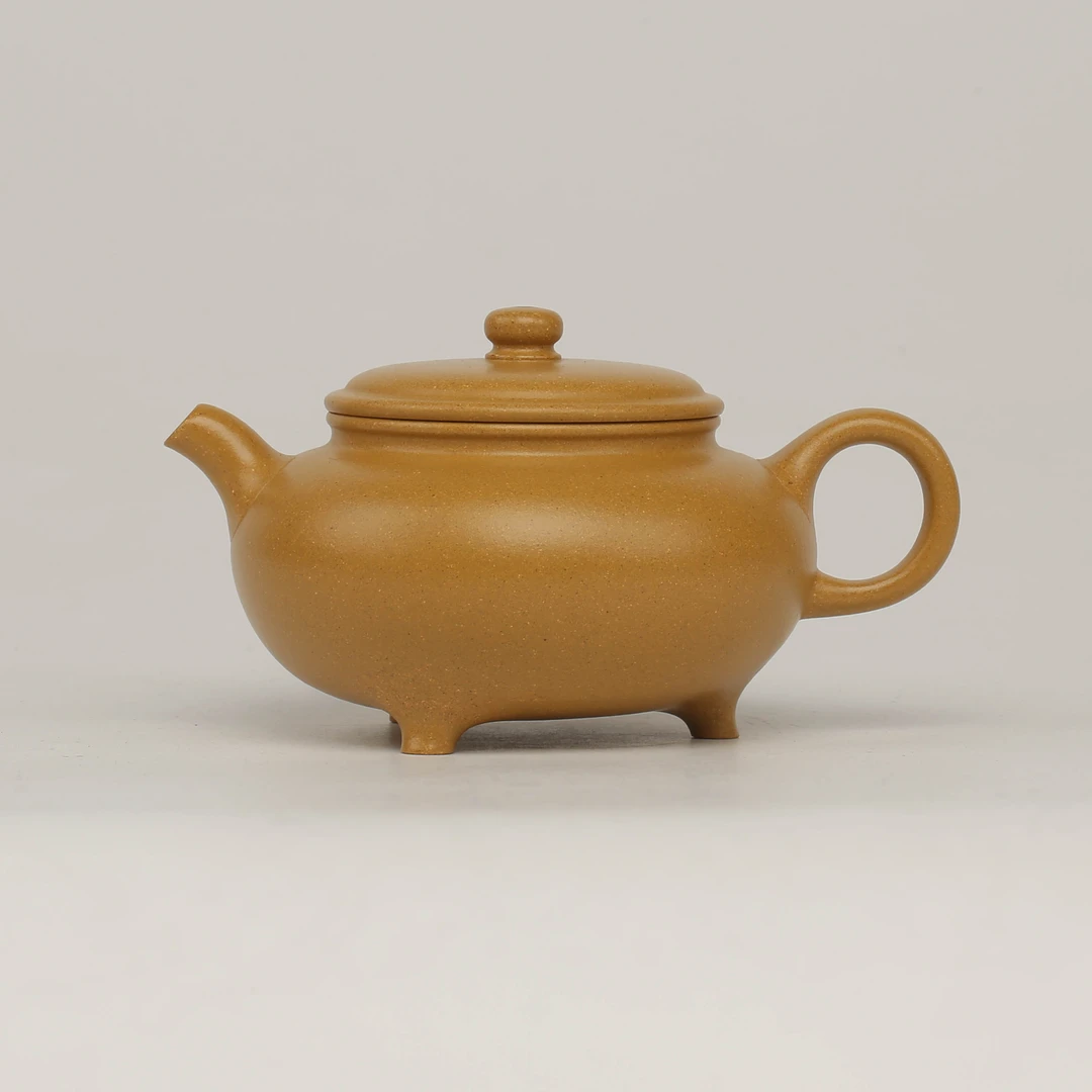 冯美婷 黄金段泥（三足仿古）160cc 宜兴原矿手工紫砂壶