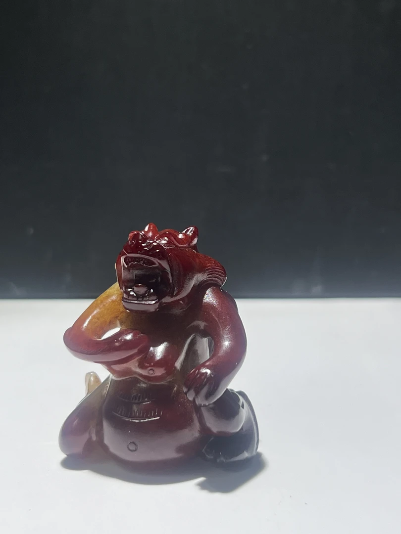 和田玉的把件，满红沁，雕工精细，沁色漂亮