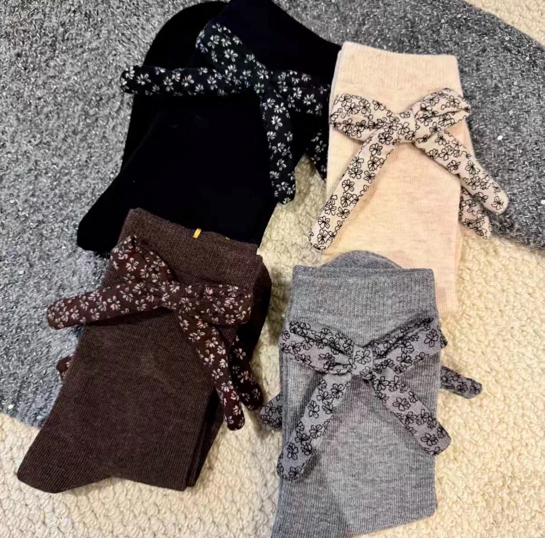 复古公主范 - 韩系碎花蝴蝶结中筒ins潮袜女秋冬少女感搭配小皮鞋