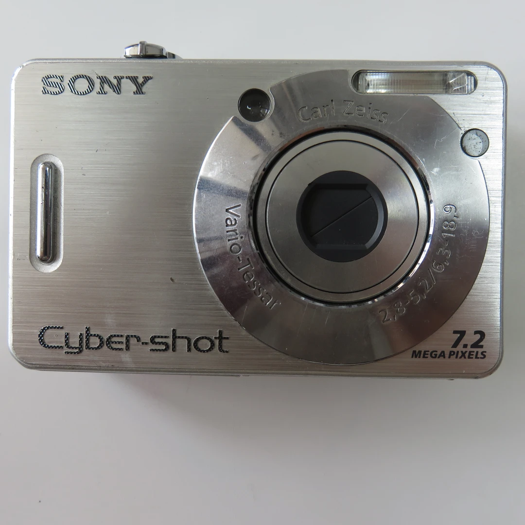 9新 Sony/索尼 索尼w70银色冷白皮默认瑕疵no退no换