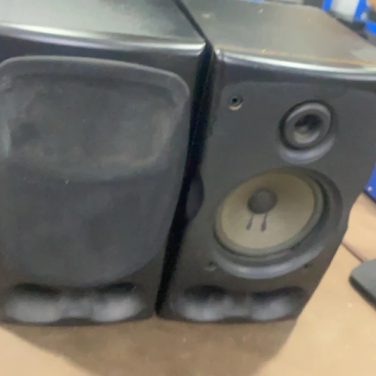 9新  一对不知道什么品牌的音箱