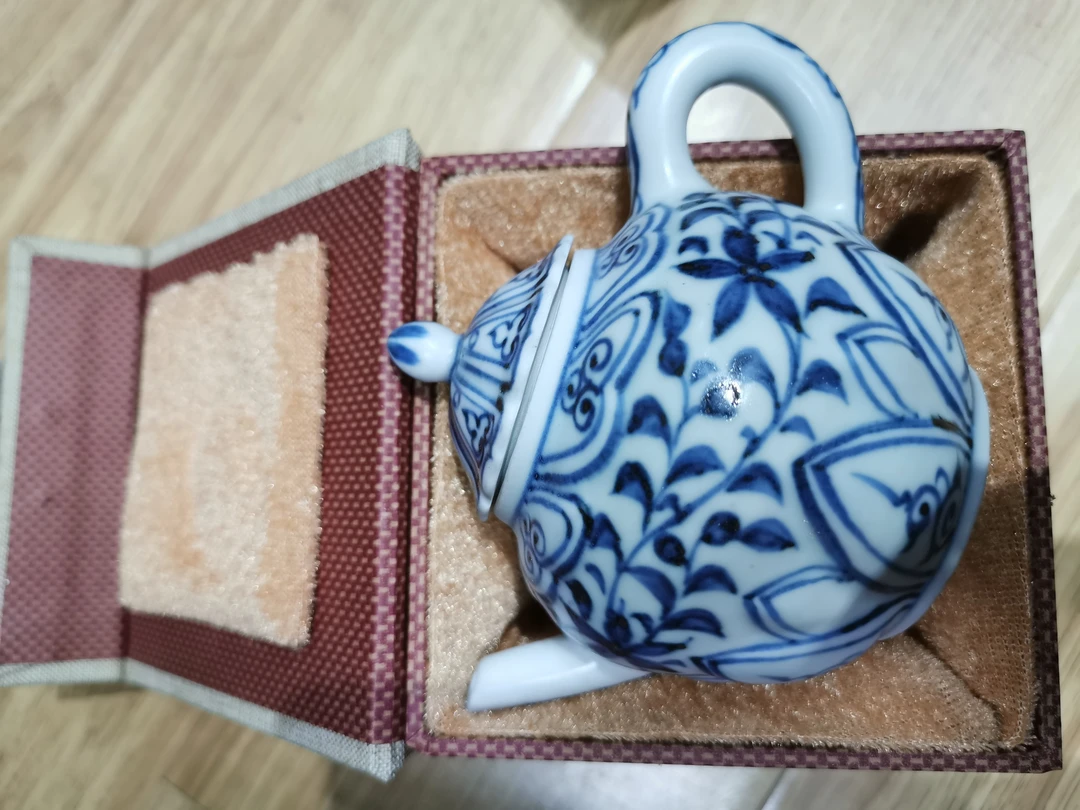 元 青花花卉纹壶