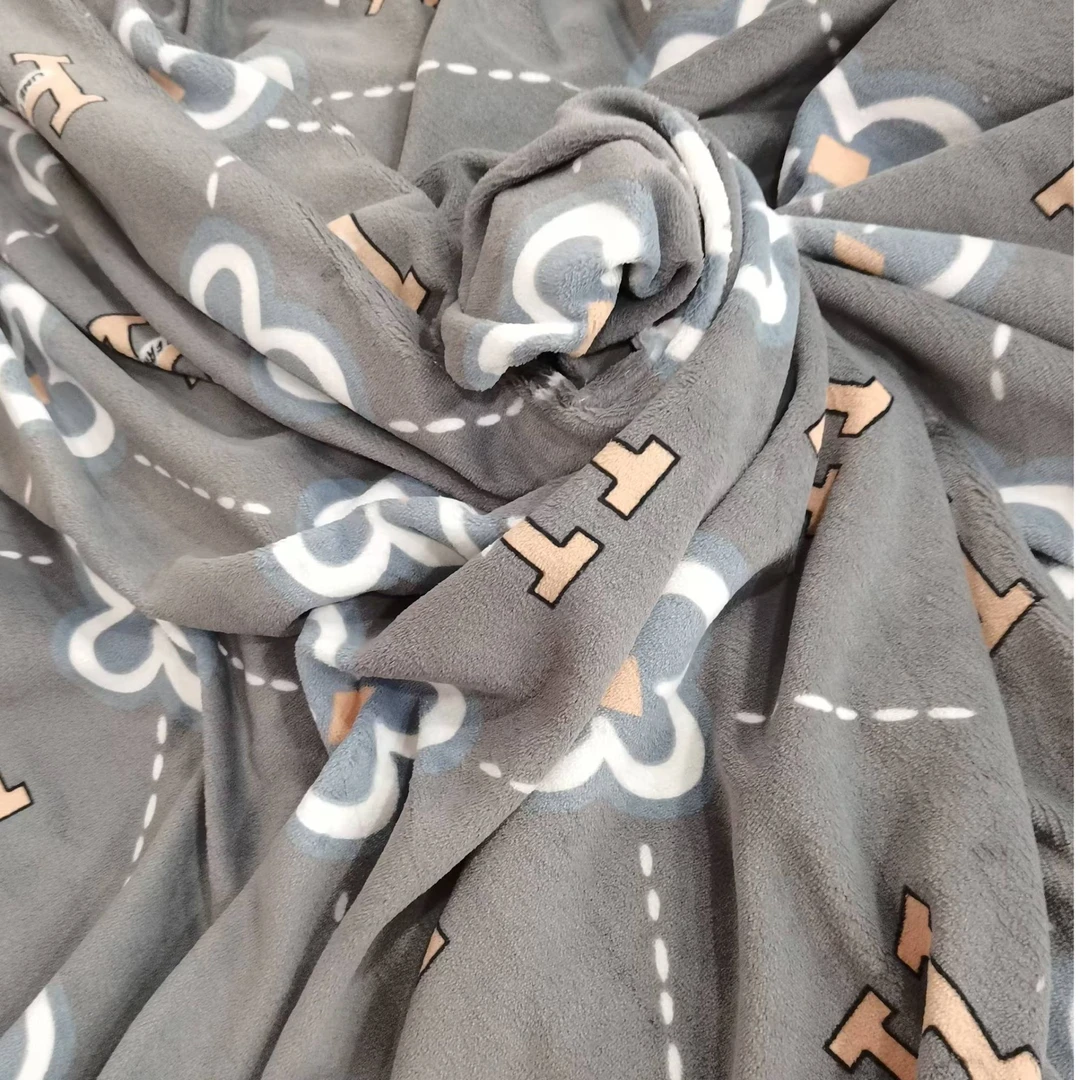 保暖绒布料～灰白花字母