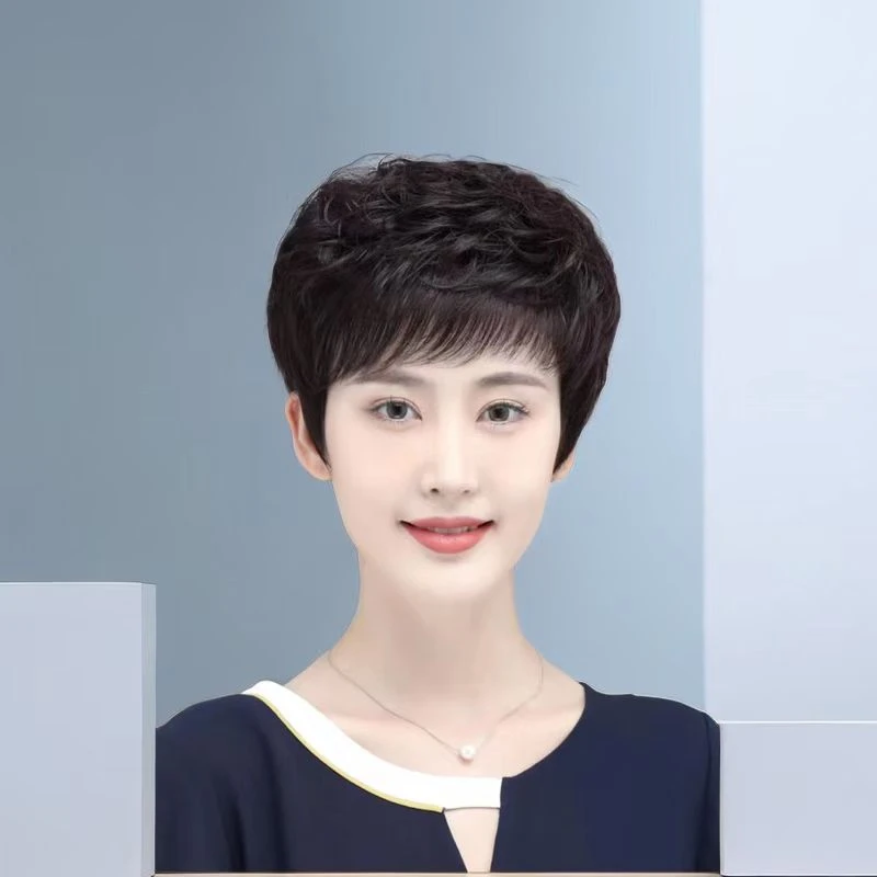60岁老年人白发女妈妈佩戴年轻时尚全真发丝舒服调节造型人发头套