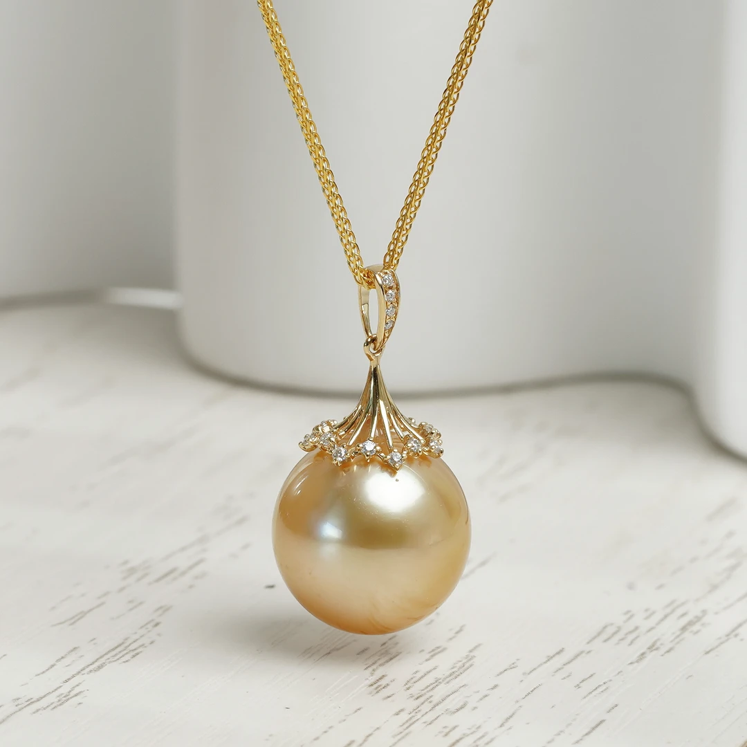 海水南洋菲律宾金珠梨花款吊坠18K金水滴近圆强光大点位