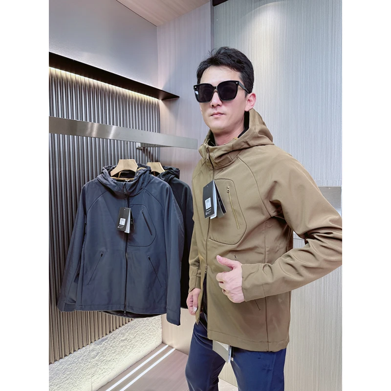 品质限定！激光冲孔秋季户外防风防水复合加绒连帽软壳冲锋衣外套