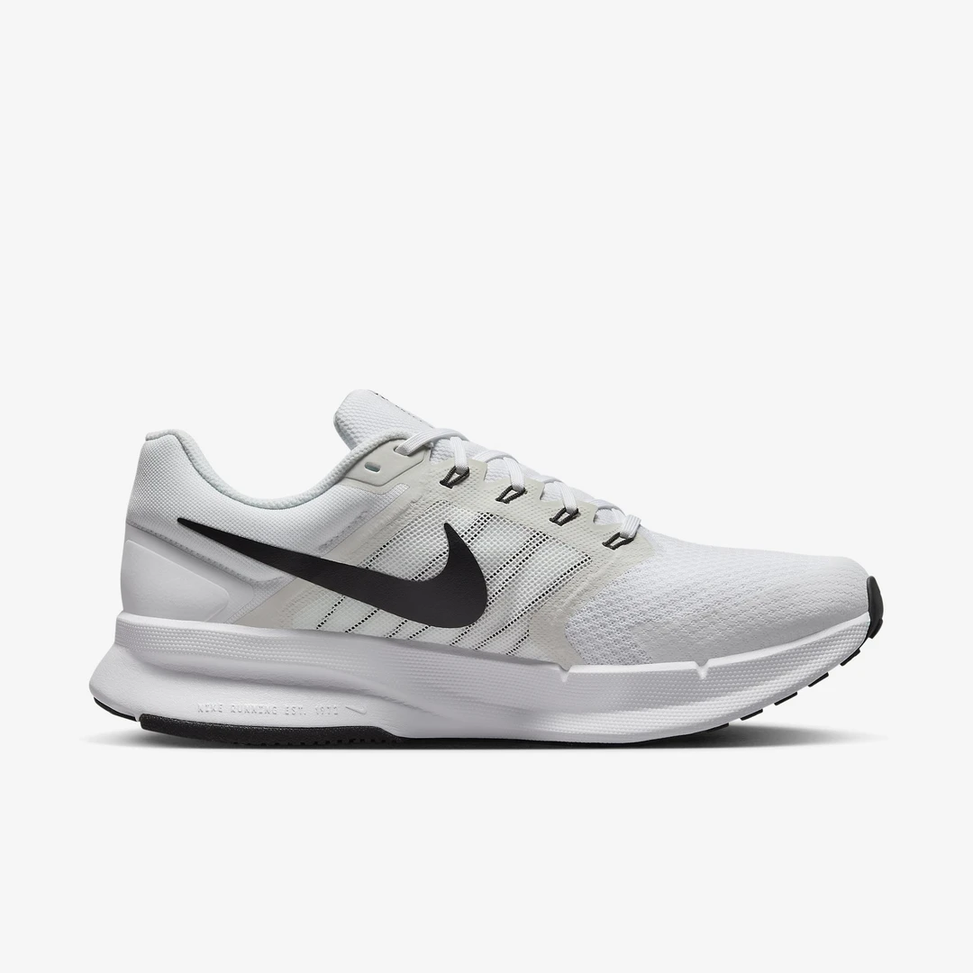NIKE/耐克男子RUN SWIFT 3 透气舒适男子运动鞋跑鞋 DR2695-102