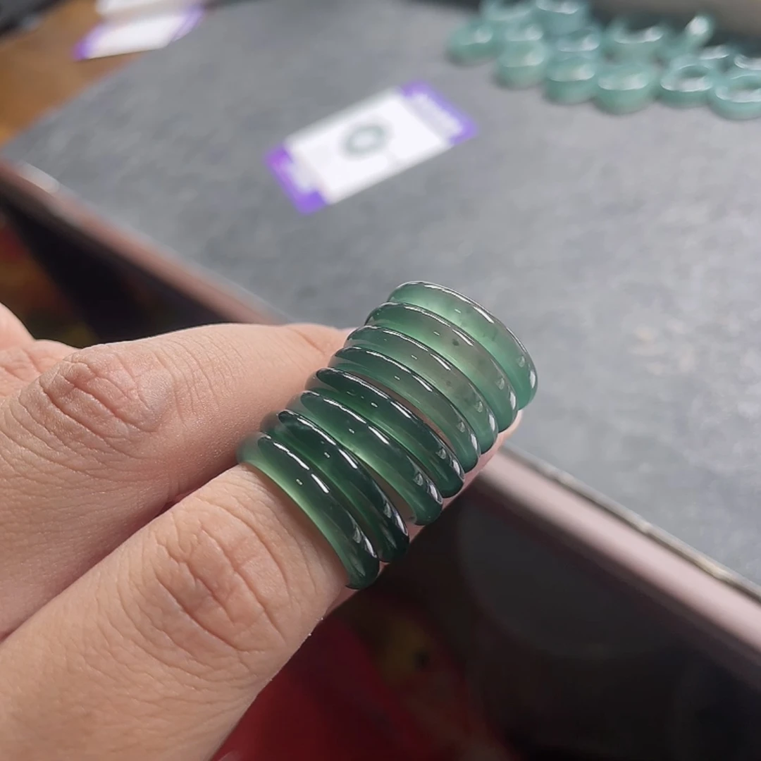 天然A货翡翠冰种湖水绿戒圈满色显白湖水绿戒指 多样性发货拍1发1