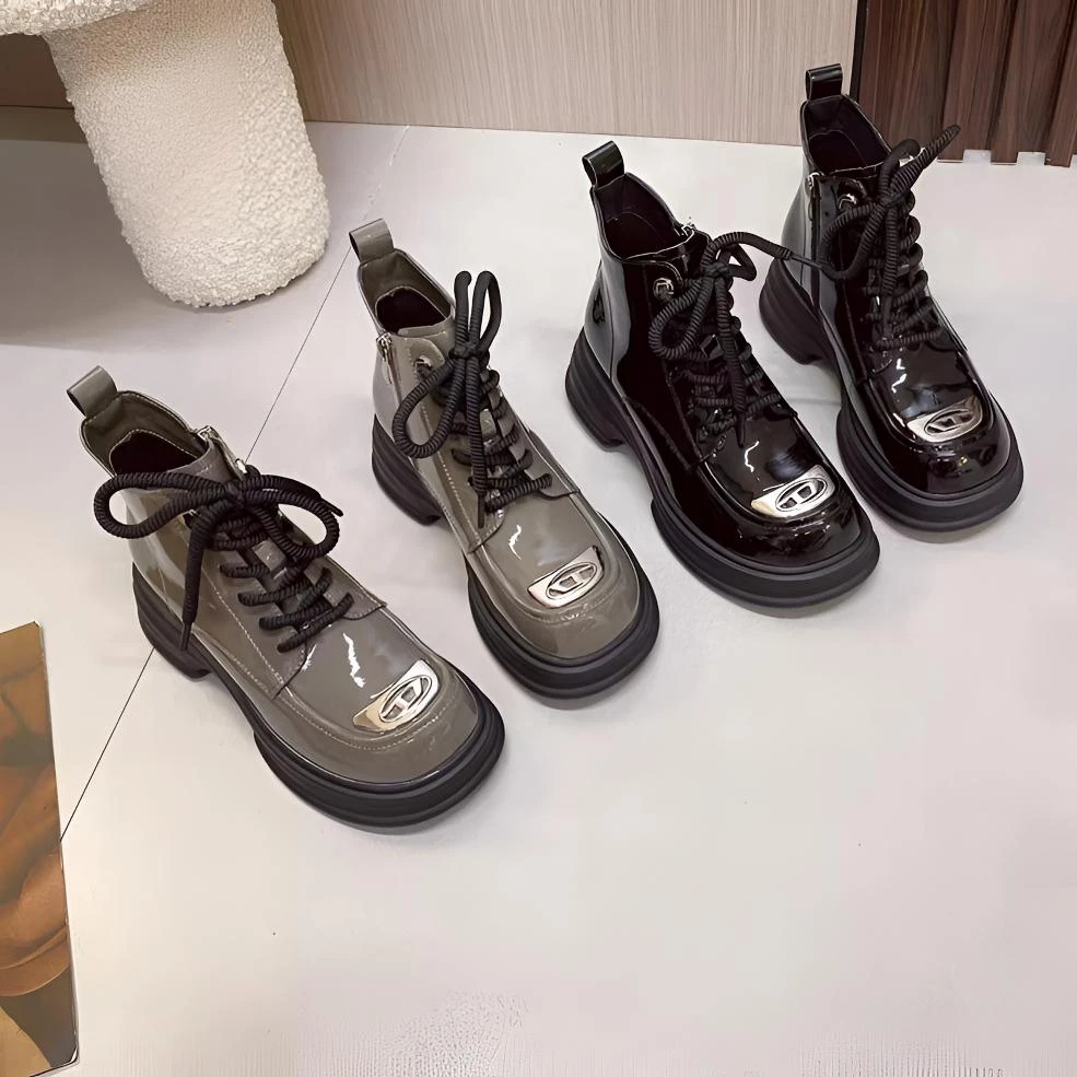 亮面马丁靴女冬季时尚厚底粗跟漆皮金属扣件拉链系带女靴系带增高
