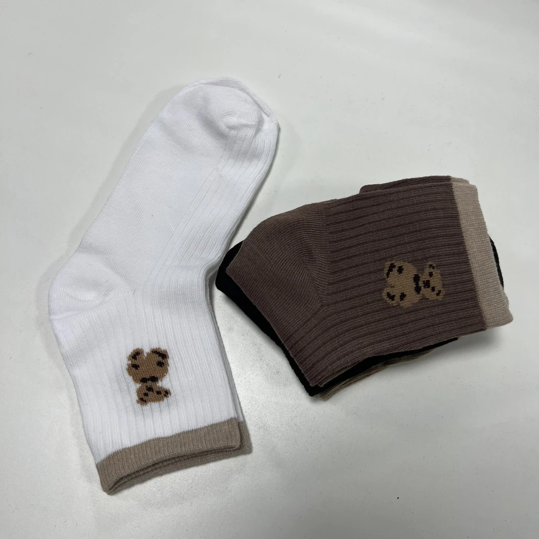 秋冬季百搭中筒棉袜小熊袜一双装包邮到家颜色随机发纯色潮袜