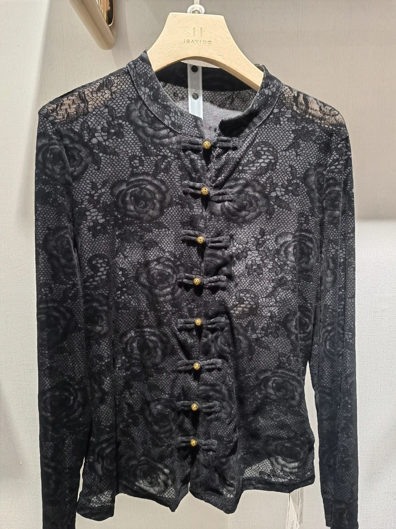 气质黑色蕾丝修身镂空花纹盘扣上衣