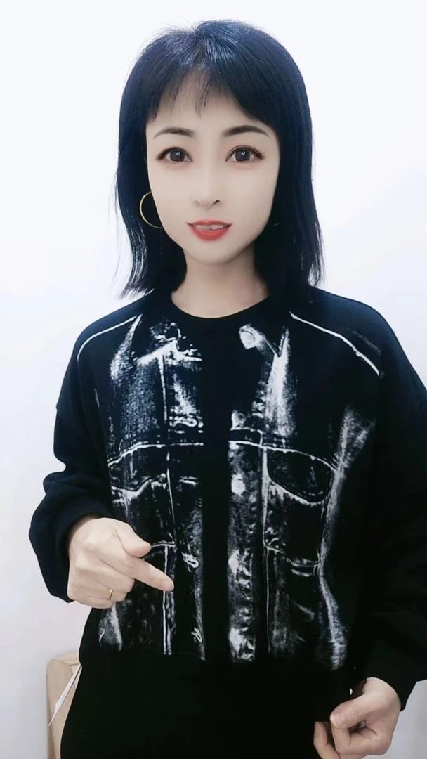 2024早春新款拼色圆领卫衣时尚洋气