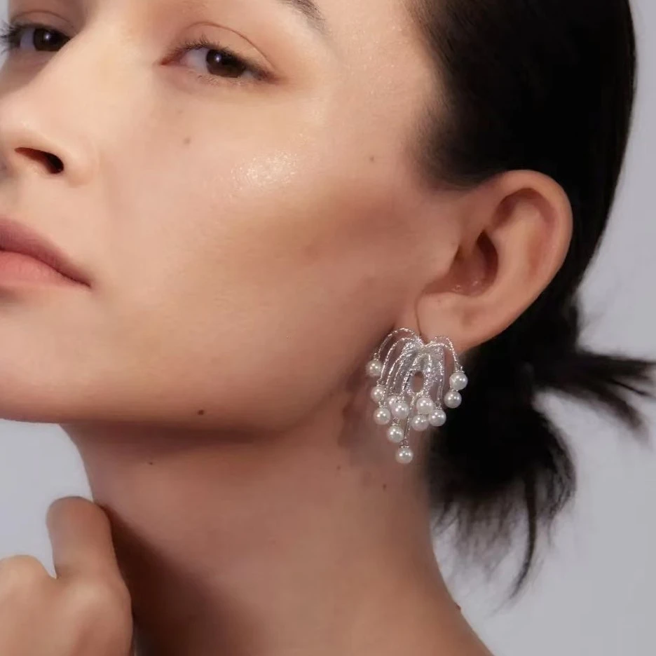 铜合金耳饰 明星同款时尚高级感温柔水中花火珠珠耳饰轻奢小