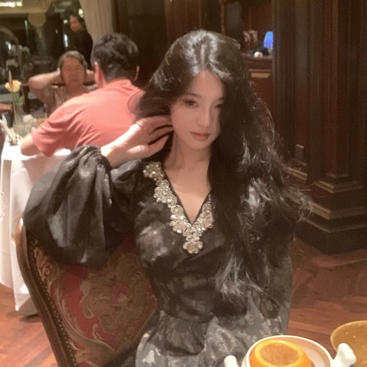 美娇专属 从一时刻 【中式老钱风】v领丝绒连衣裙赫本风CY-S23396