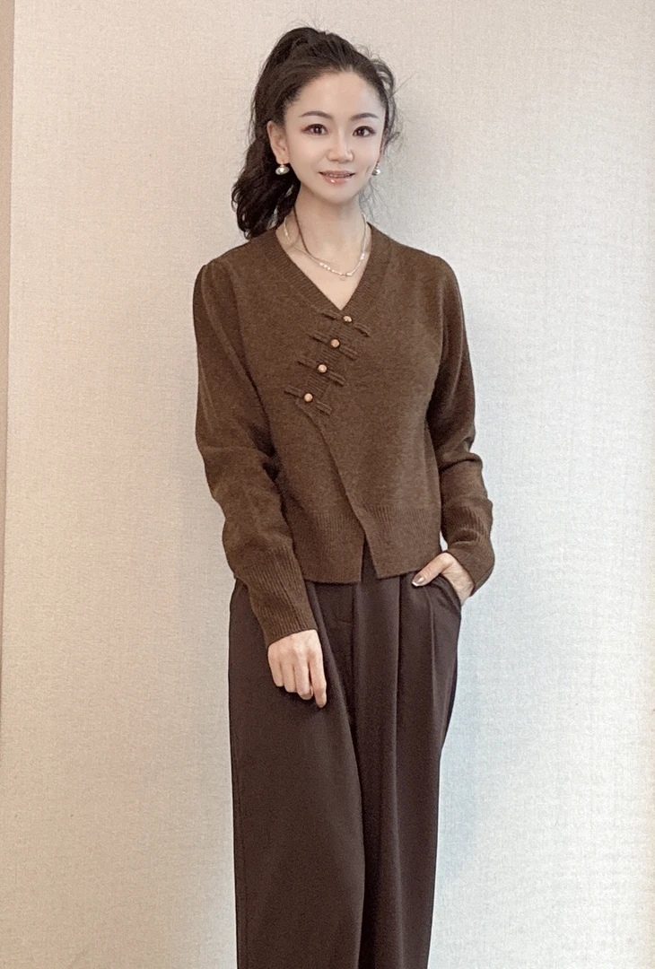 24470693【柚盐】新品不规则宽松显瘦盘扣毛衣