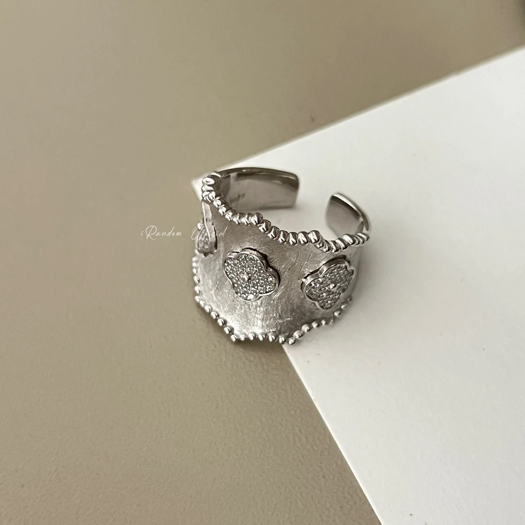 925银合成锆石戒指 小众设计感高级宽不规则四叶草s925银开口戒指