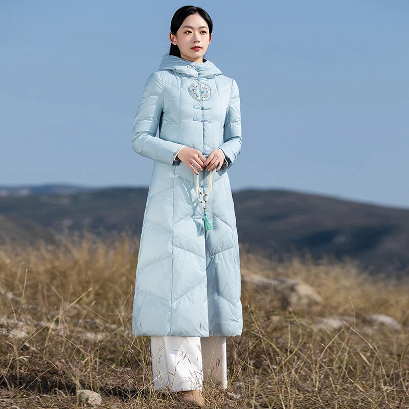 D531 中式复古盘扣轻薄连帽女冬季中长款保暖白鸭绒绣花羽绒服