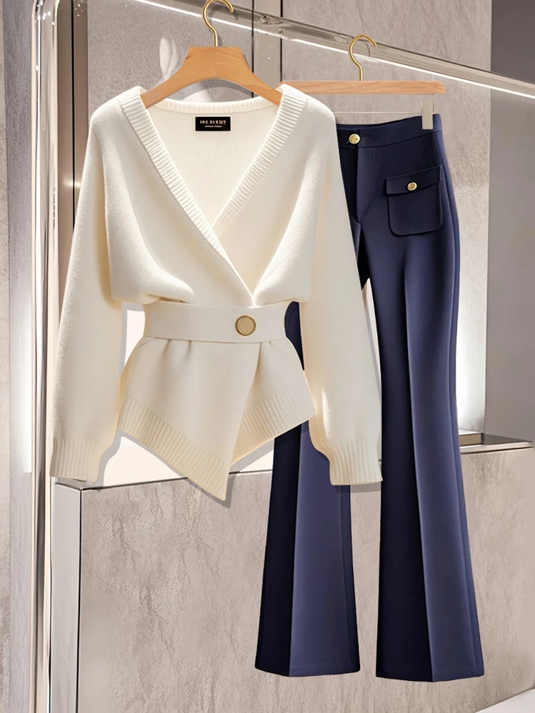 设计感小众高级感针织上衣女小香风软糯白色V领毛衣微喇裤两件套