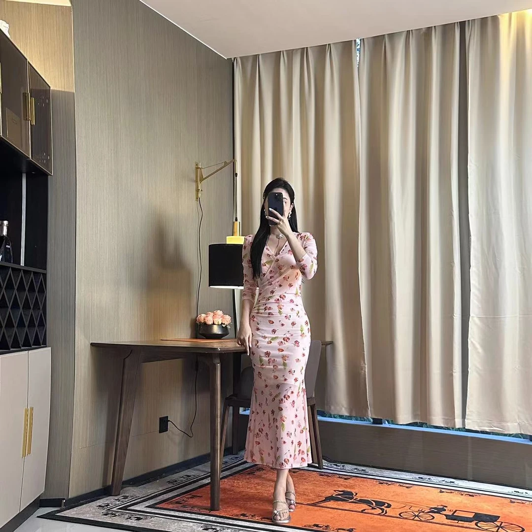 气质女人味轻奢V领长袖花影佳人显瘦包身修身时尚百搭鱼尾连衣裙