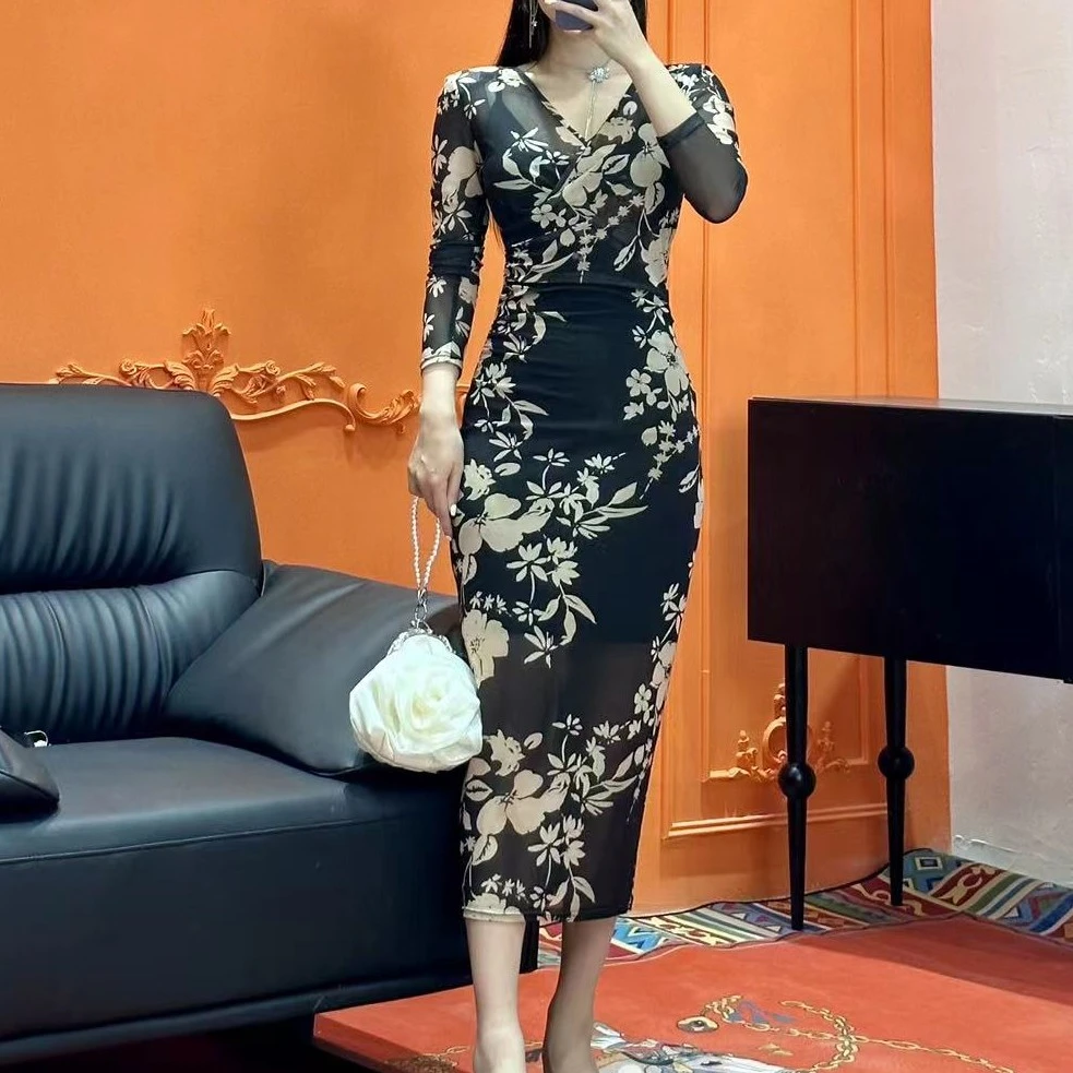 气质女人味轻奢V领长袖黑色花朵显瘦包身修身时尚百搭连衣裙长款