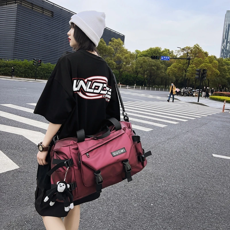 新款覆膜防泼健身包大容量时尚出差斜挎包短途旅行收纳包旅行必备