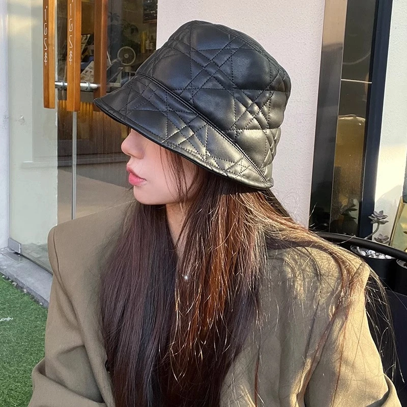韩版秋冬格子pu皮质盆帽百搭显脸小黑色水桶帽复古潮人渔夫帽子女