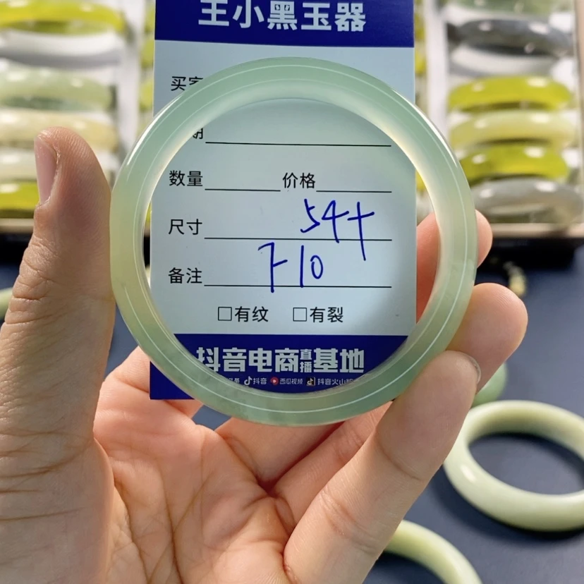 【闪购商品】蛇纹石玉颈饰未镶嵌小*?