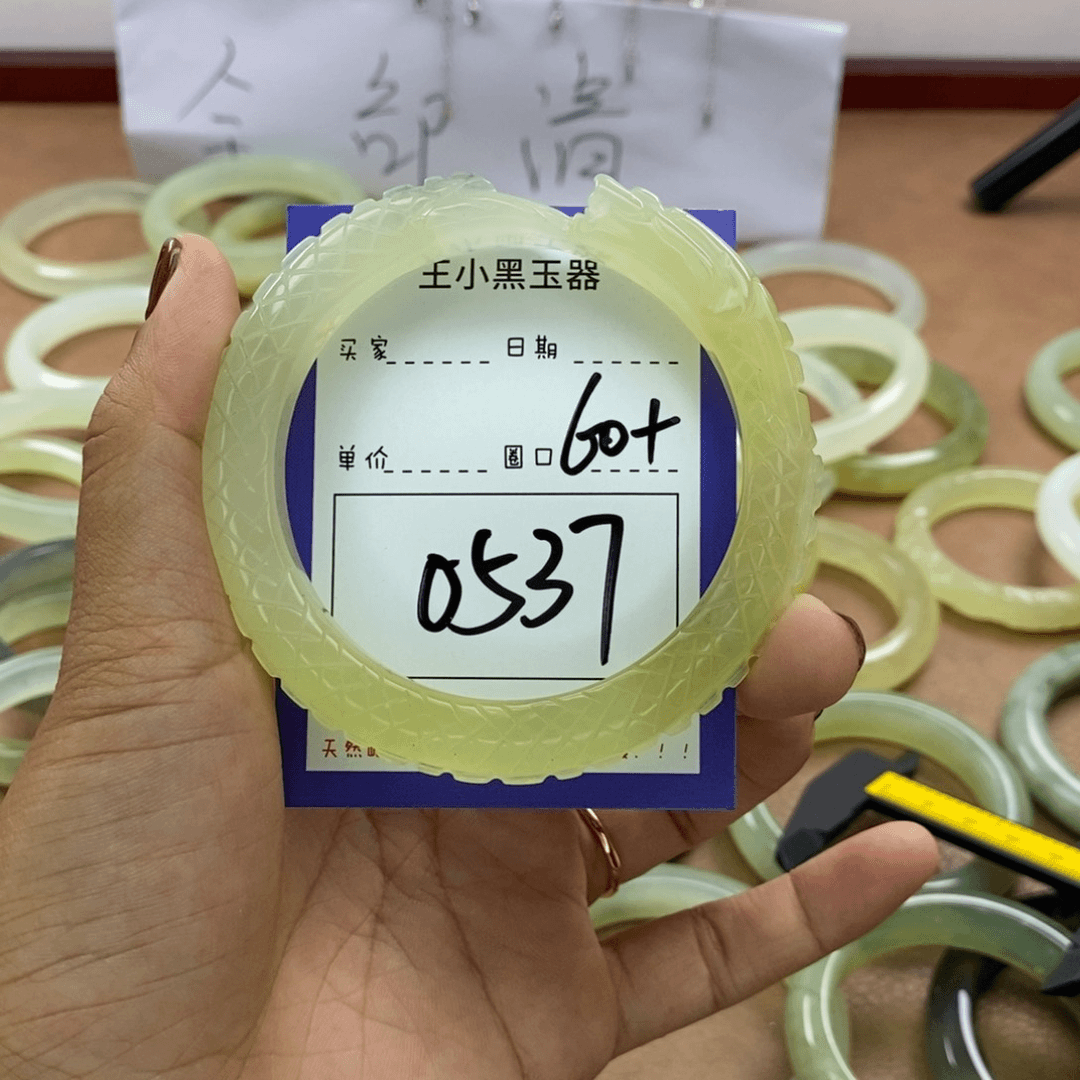 蛇纹石玉手镯未镶嵌