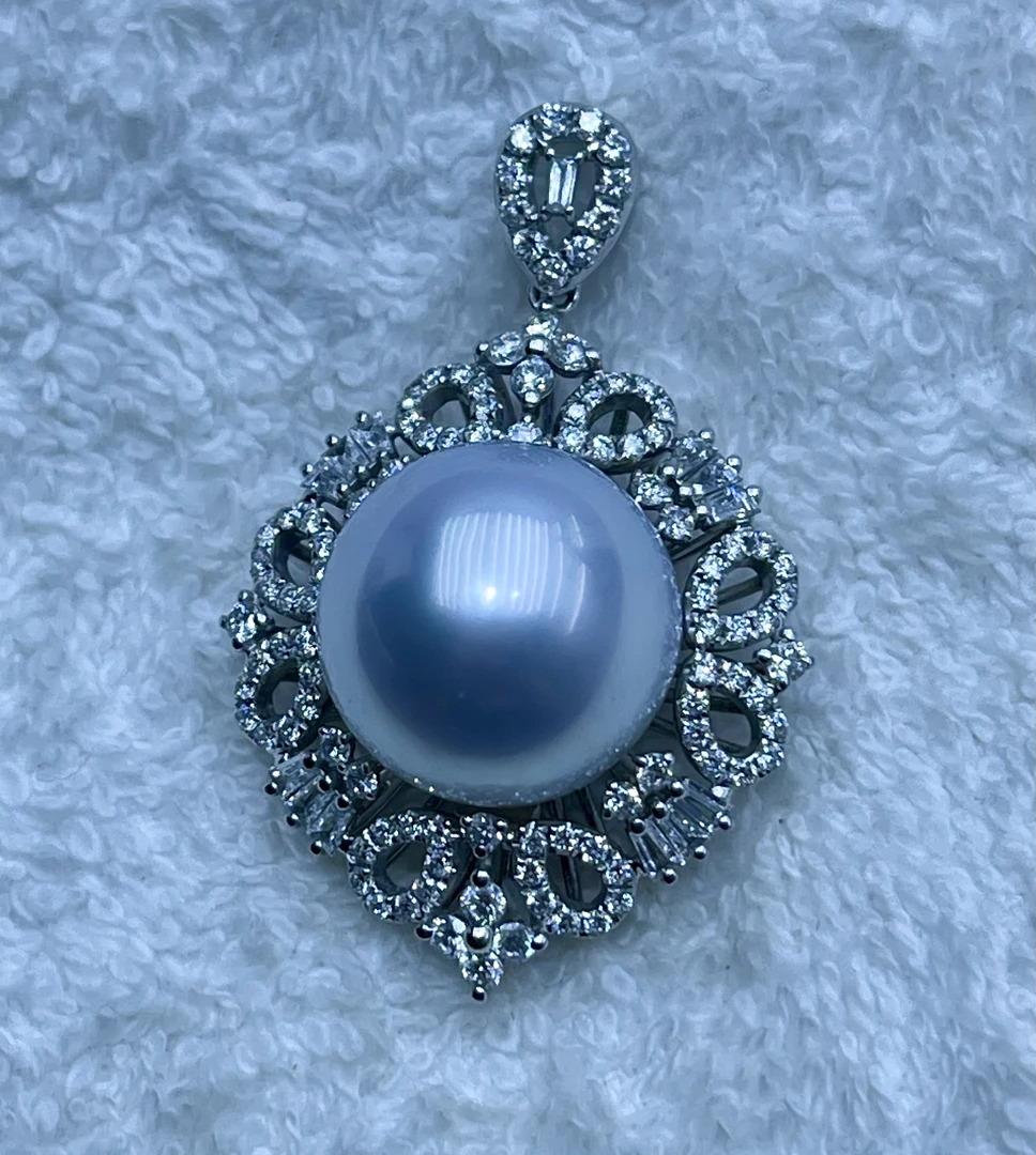 18K金钻石海水珍珠吊坠澳白