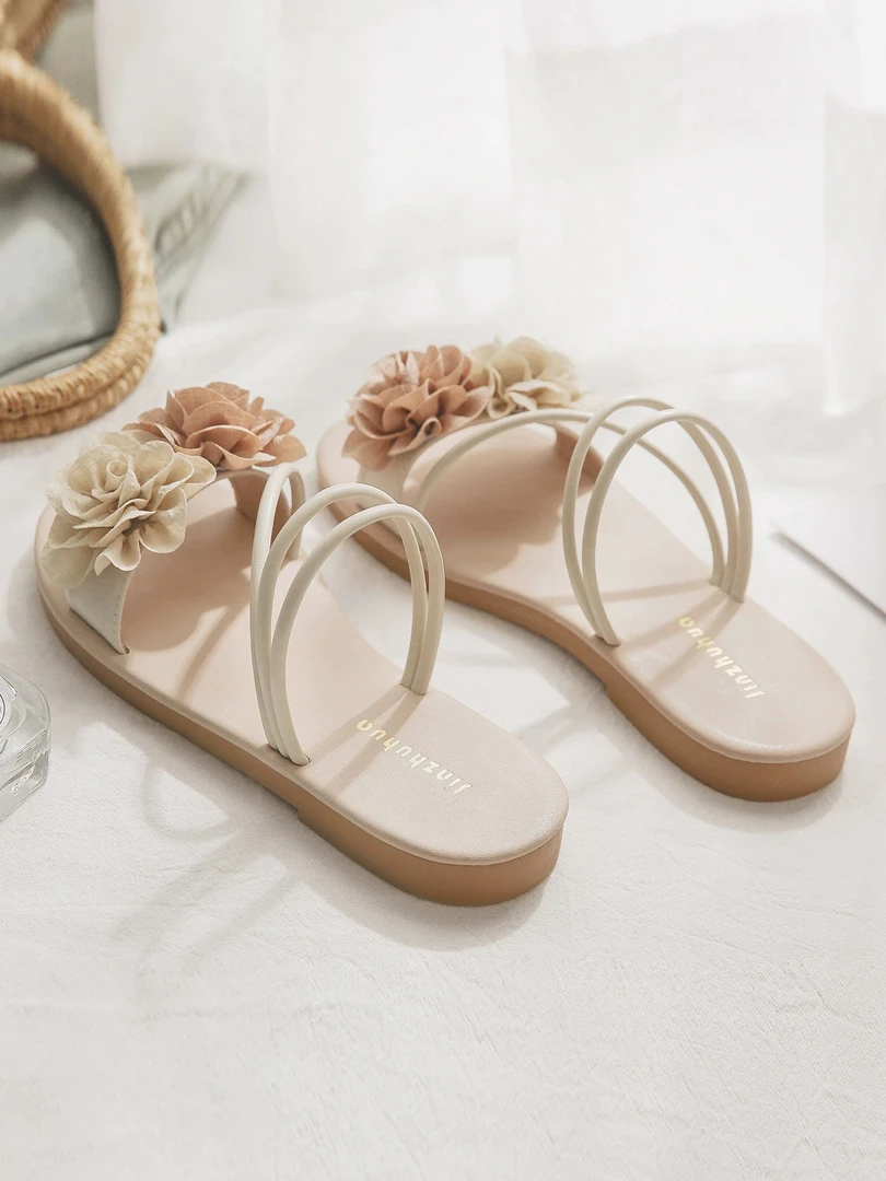 羊皮~山茶花朵法式绝美配裙子的小凉鞋拖鞋女2025夏季外穿时尚