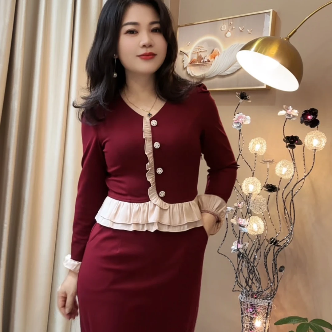 【俊端推荐】2025秋季新款时尚9分袖v领木尔边年轻款弹力显瘦连衣裙