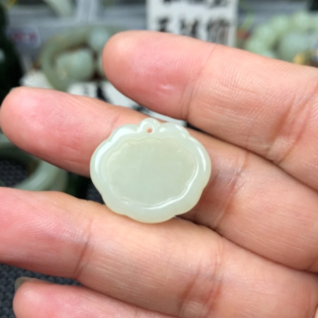 【闪购商品】和田玉吊坠(赠链)未镶嵌