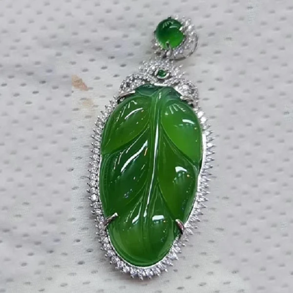 P10958树叶玉髓吊坠