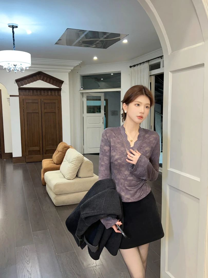 【芝士Cheese】邂逅心软 心头爱蕾丝V领长袖性感收腰显瘦内搭打底衫