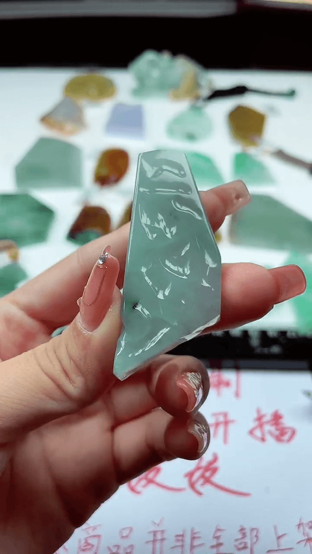 【闪购商品】翡翠颈饰未镶嵌1111111111