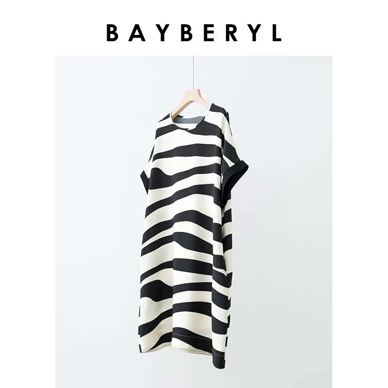 现货《老贝优选》斑马纹黑白圆领连肩袖宽松直筒连衣裙DR3E0623