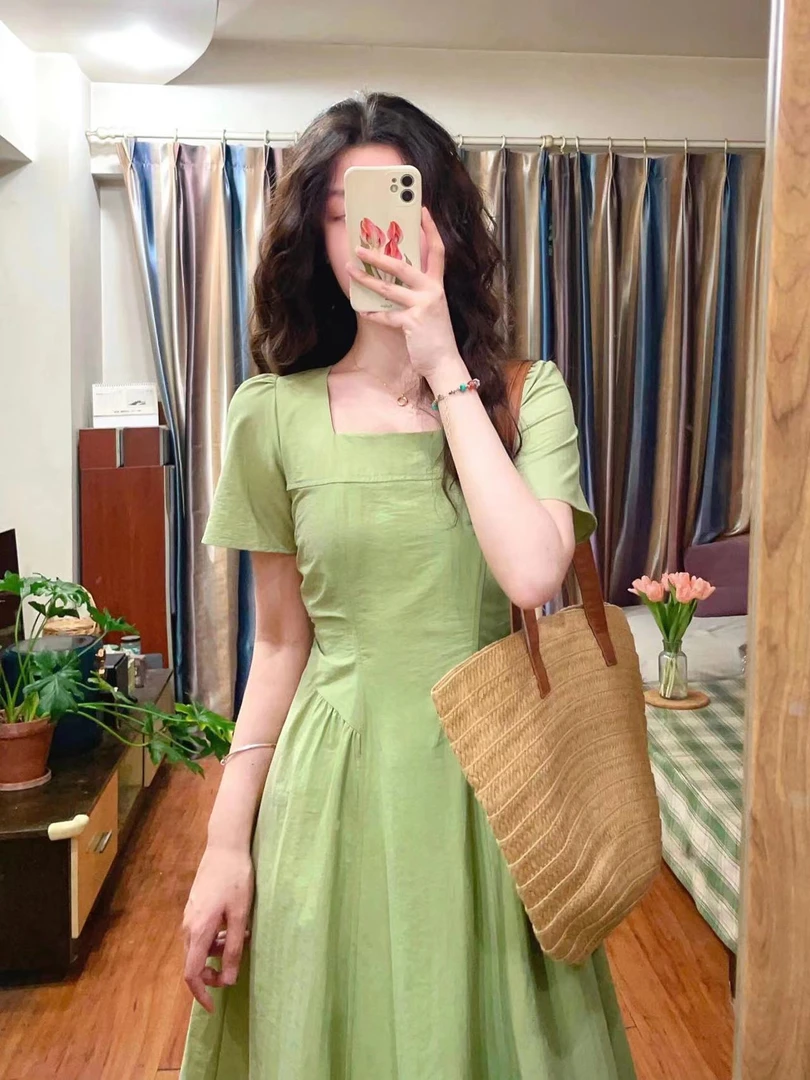 大码法式复古绿色方领连衣裙2024夏季新款褶皱设计收腰气质长裙女