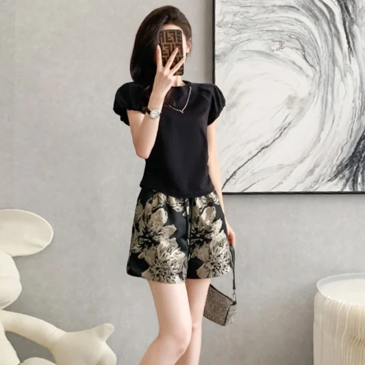 上衣套装女爆款设计感新款法式高级感收腰显瘦气质减龄两件套洋气