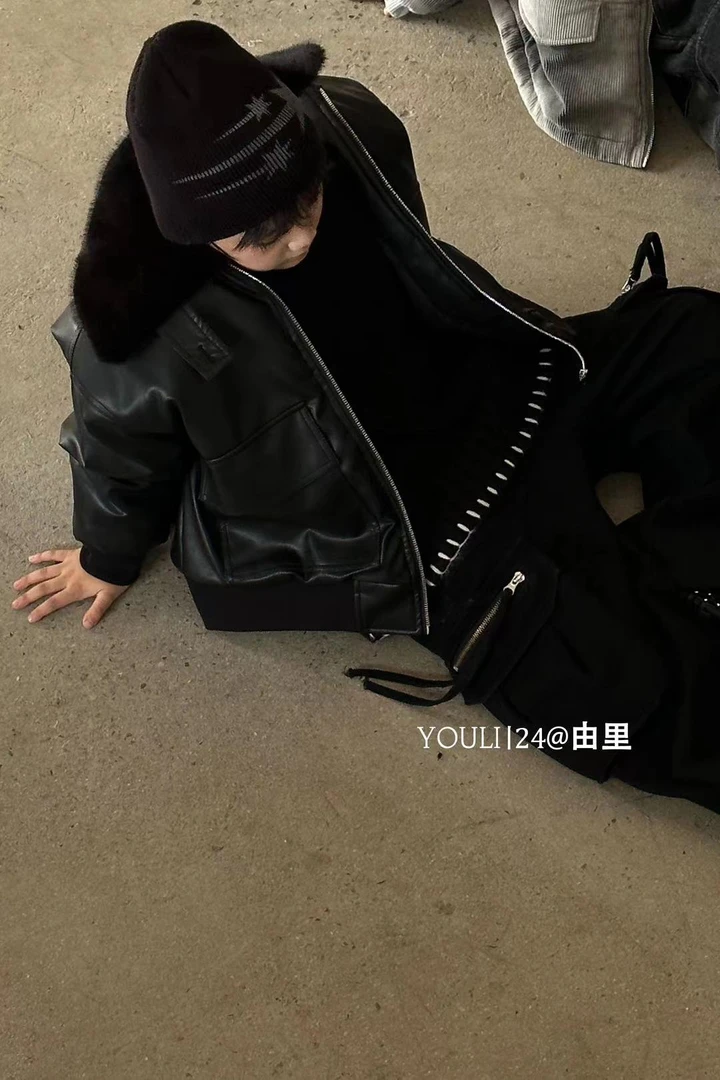 由 2024【X】12月3日 男童女童时尚黑色夹克皮外套8781-