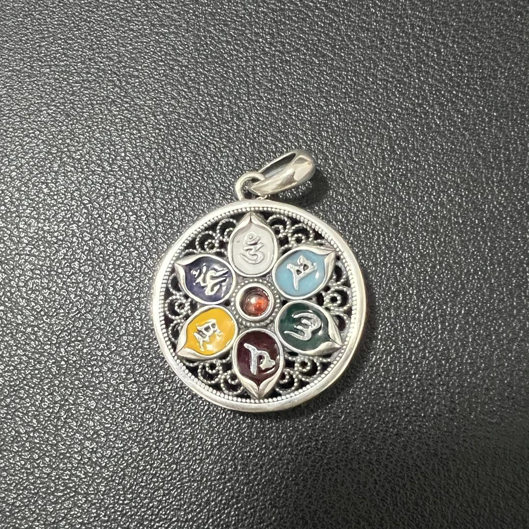 吊坠925银 S925纯银 轻奢时尚百搭男女气质镂空炫彩六字箴言吊坠