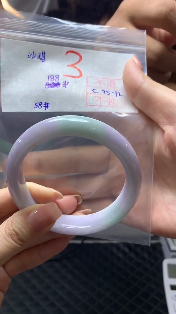 【闪购商品】定制翡翠未镶嵌多样性手镯不退不换