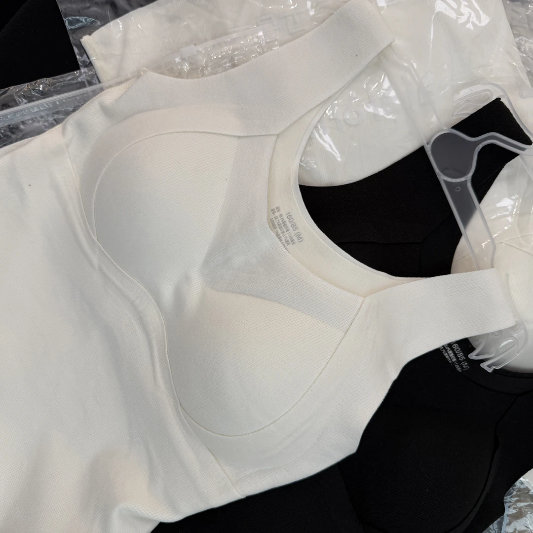 【姗姗女装】卡卡瓦比自带胸垫贴身蓄热裸感修身显瘦保暖背心