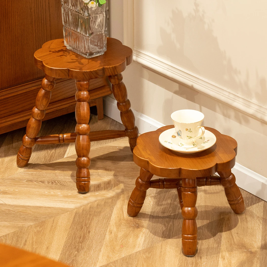 欧格娜复古实木花瓣小凳子樱桃木家用小型矮凳中古小边几飘窗茶几