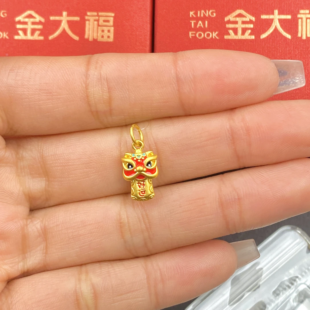 金大福足金999喜狮好运连连吊坠0.82g