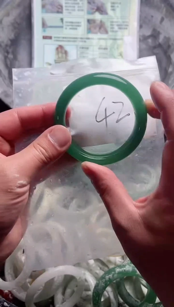 【闪购商品】石英质玉手镯未镶嵌东陵玉6162