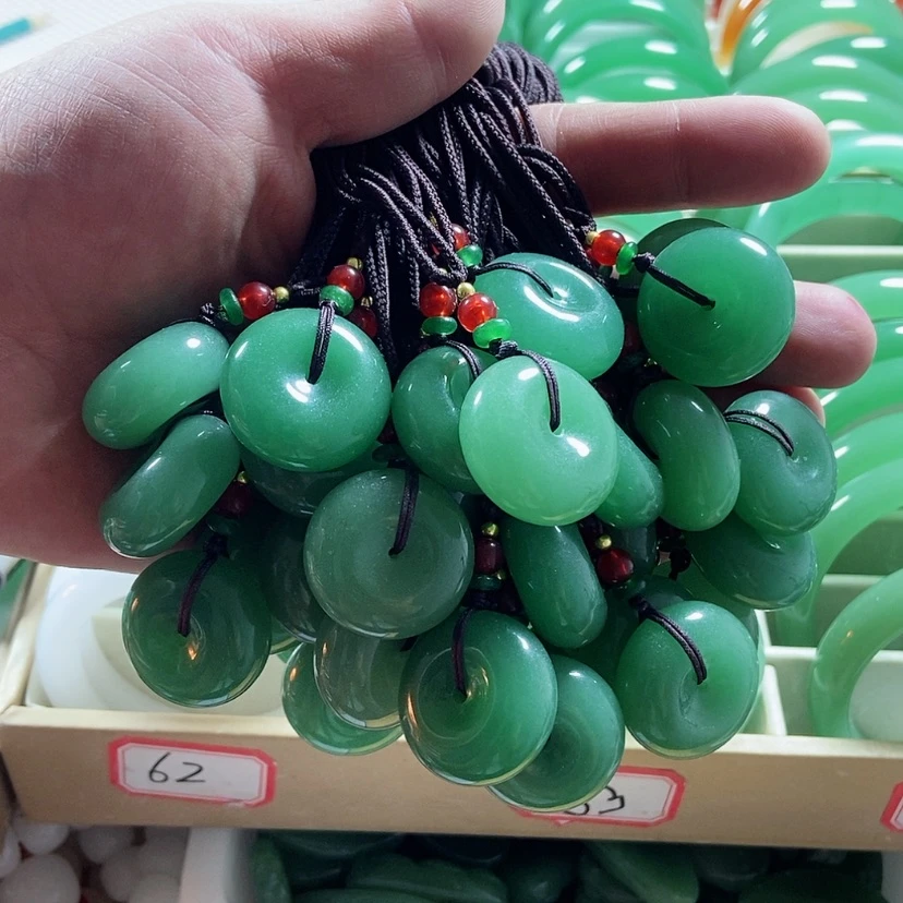 【闪购商品】石英质玉颈饰未镶嵌平安扣。拍一发一