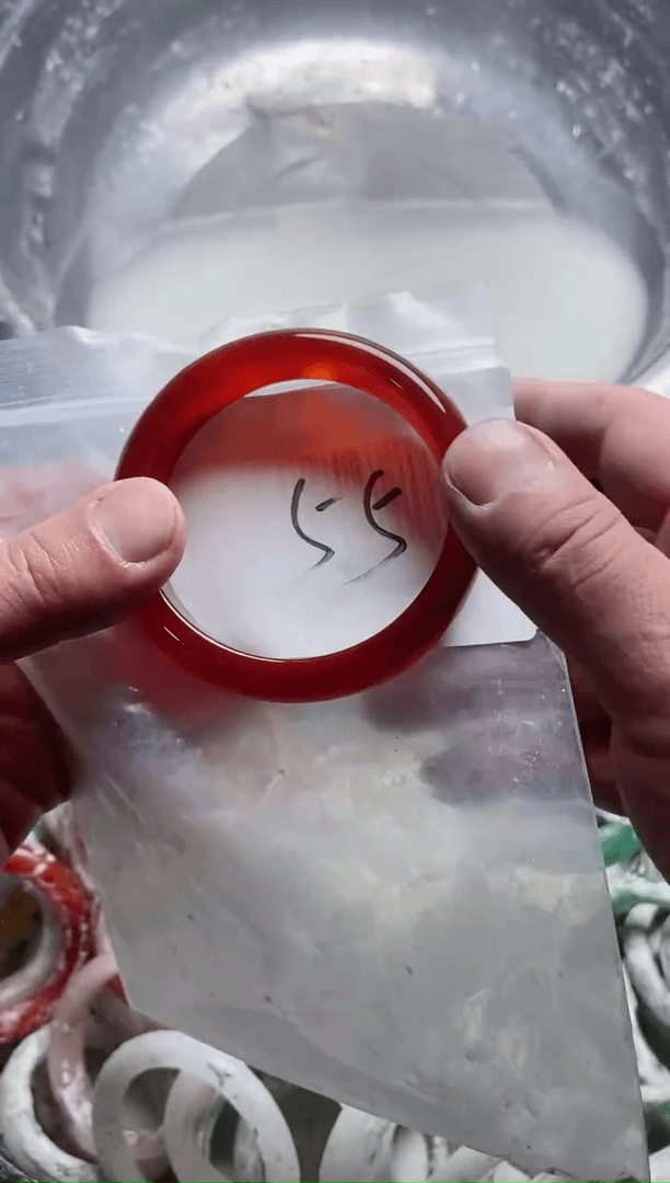 【闪购商品】玛瑙手镯未镶嵌6162锦鲤红55